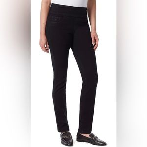 Black Gloria Vanderbilt “Amanda” pull on jeans